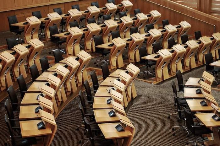 Indonesia adalah negara kesatuan yang menganut asas desentralisasi.