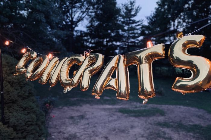 Percakapan mengungkapkan selamat dalam bahasa Inggris disebut dengan congratulatory dialogue.