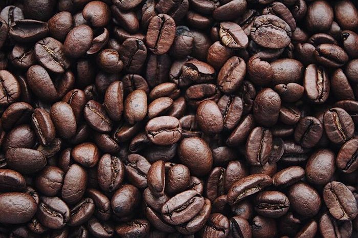 Selain dapat menahan kantuk, kopi juga memiliki beraneka ragam untuk kesehatan tubuh kita.