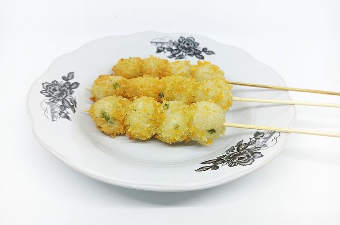 Cilok goreng isi keju meleleh bisa jadi pilihan jika bosan dengan cilok original.