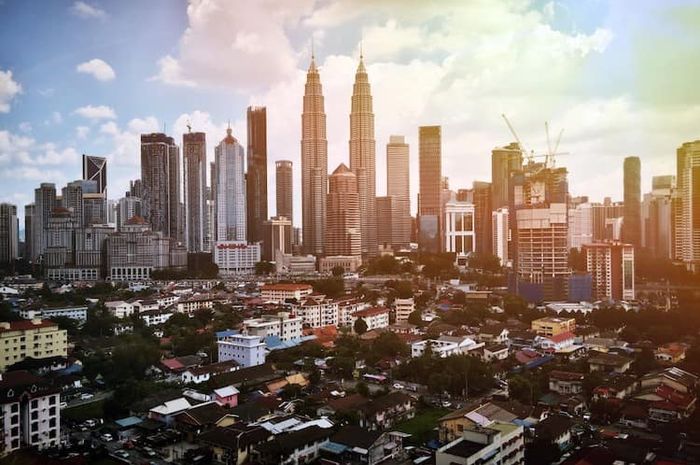 Di dalam sistem pemerintahan Indonesia diterapkan desentralisasi.