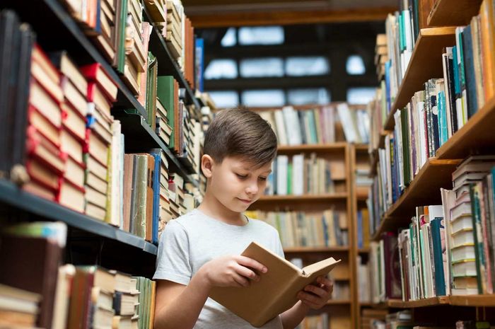 Memahami ciri-ciri dari pesan modal dalam sebuah cerita.