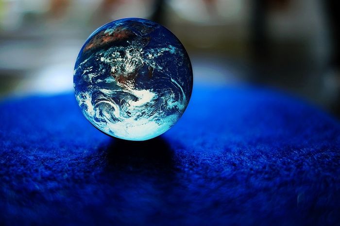 Interaksi antarnegara di dunia menyebabkan adanya globalisasi.