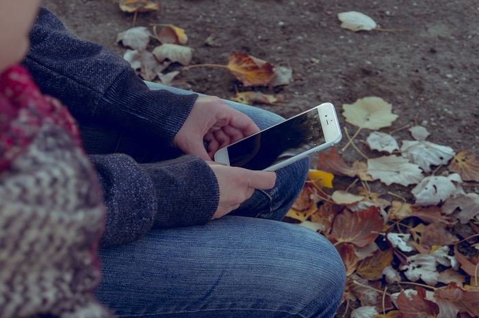 Merawat smartphone dengan baik bisa membuatnya lebih awet.