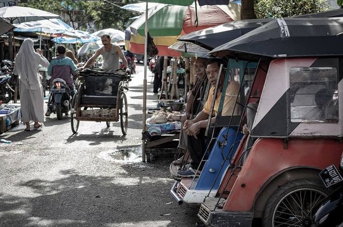 Keberagaman norma dan kebiasaan biasa terjadi pada masyarakat perkotaan.