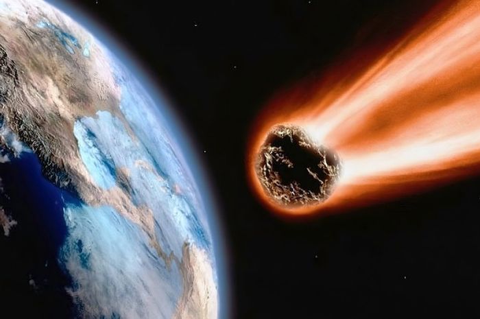 Meteoroid adalah benda langit yang padat.