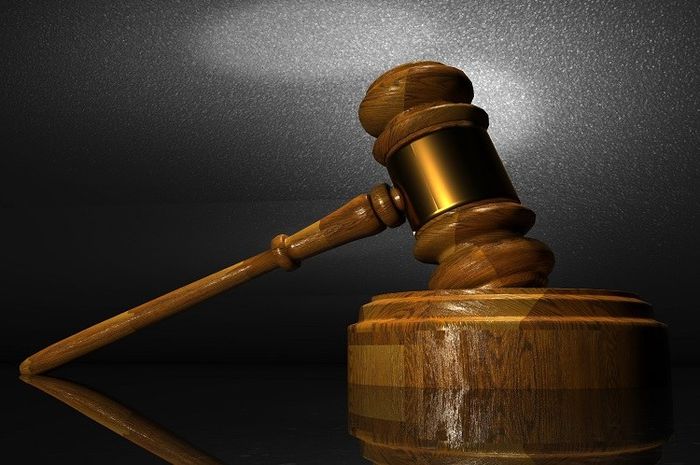 Hukum privat dan juga hukum publik dalam penerapannya memiliki perbedaan.
