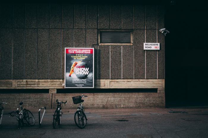 Poster memiliki beberapa jenis, salah satunya adalah poster niaga.