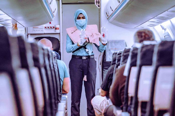 Saat ini mulai banyak maskapai yang mengganti sebutan pramugari dengan awak kabin (cabin crew).