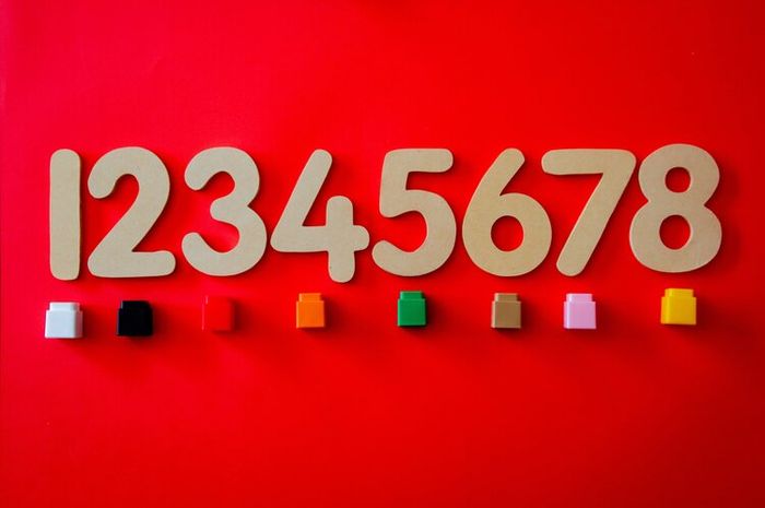 Terdapat lima soal matematika uraian yang sudah dilengkapi dengan jawaban serta pembahasan materi linear dua variabel.