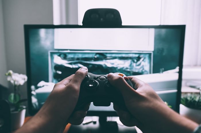 Bermain game merupakan salah satu kegiatan yang bisa dilakukan untuk mengisi liburan.