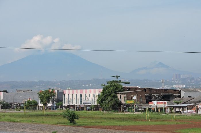Pemerintah daerah memiliki kekuasaan penuh terhadap daerahnya dalam pelaksanaan otonomi daerah.
