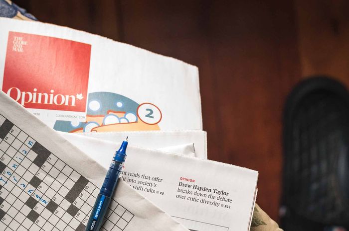 Dalam bahasa Inggris, saran atau opini disebut dengan opinion.
