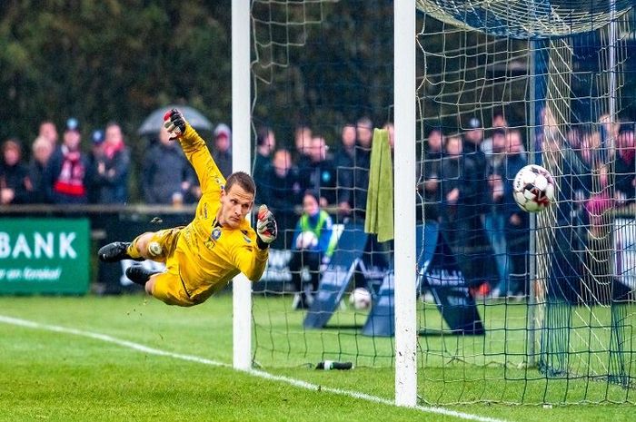 Gaya yang diberikan terhadap bola bisa membuat bola bergerak.