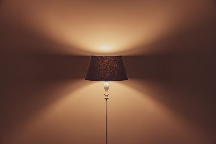 Lampu yang menyala adalah salah satu peristiwa perubahan energi.