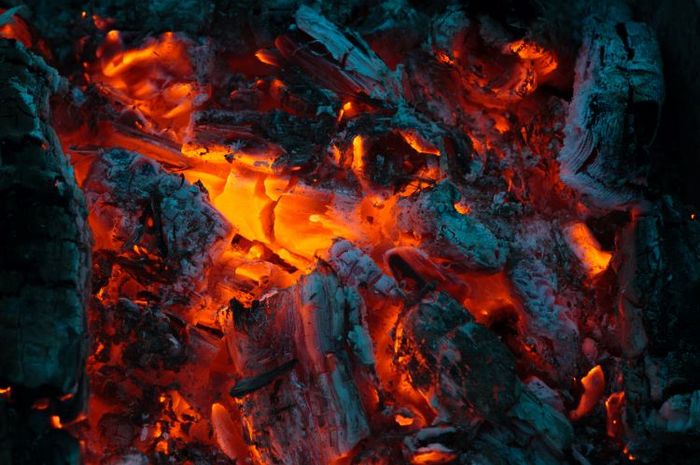 Hasil tambang batu bara banyak digunakan sebagai sumber energi tenaga uap.