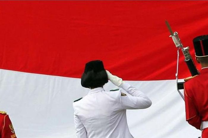 Sikap patriotisme dapat diwujudkan di dalam kehidupan sehari-hari.