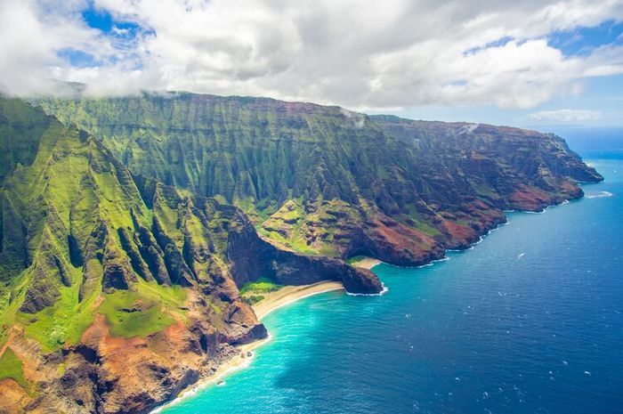 Gunung Waialeale merupakan salah satu wilauah yang mengalami curah hujan yang tinggi.