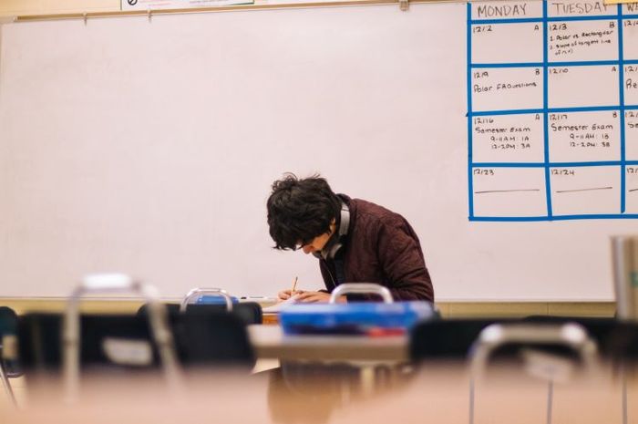Mencari topik pada teks merupakan soal yang umum dijumpai pada UTBK bahasa Inggris.