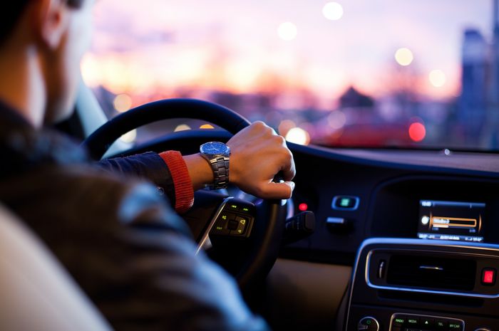 Surat izin mengemudi dalam bahasa Inggris disebut dengan driving license.