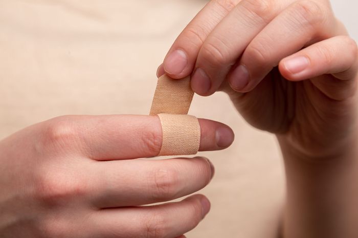 Tahap pertama penyembuhan luka disebut dengan tahap pembekuan darah atau hemostasis.