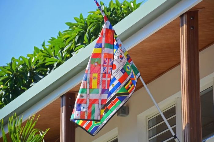 Trilingual adalah sebutan untuk orang yang menguasai lebih dari dua bahasa.