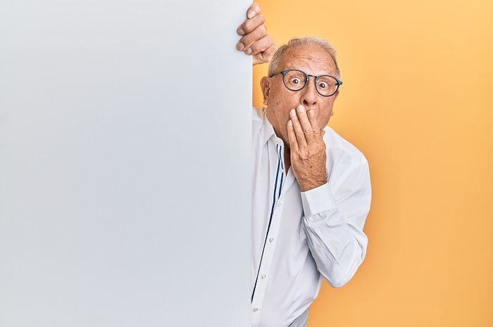 Di dalam bahasa Inggris, ungkapan terkejut disebut dengan expression of surprise.