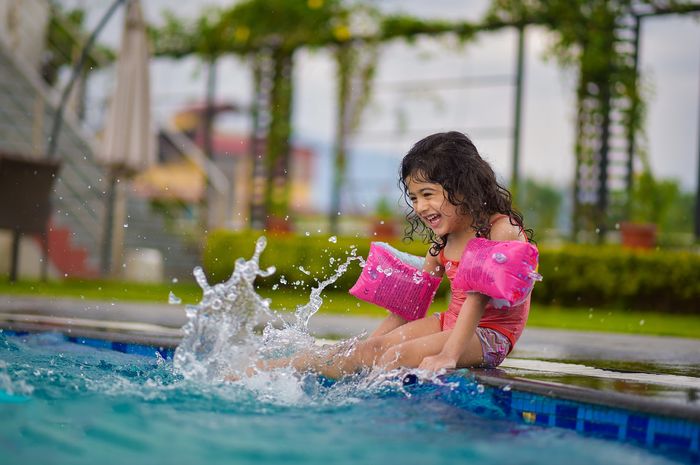 Renang dalam bahasa Inggris disebut dengan swimming.