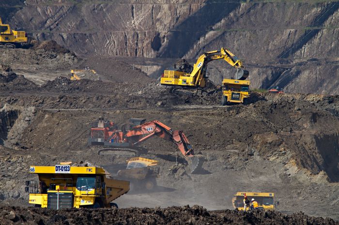 Teknik Pertambangan merupakan bidang ilmu yang mempelajari proses penambangan mineral berharga dan juga batubara.