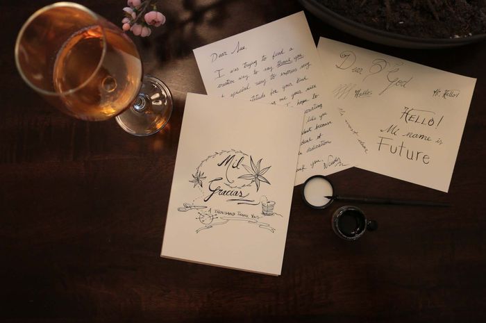 Sahabat pena dalam bahasa Inggris disebut dengan pen pal.
