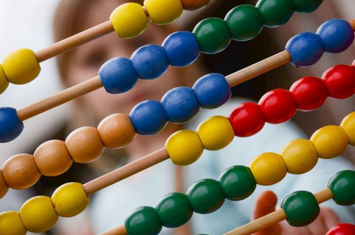 Dalam matematika, dikenal istilah himpunan untuk mengelompokkan suatu anggota.