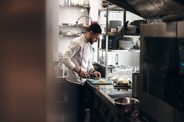 Koki juga dikenal dengan nama profesi lainnya, yaitu chef dan juru masak.