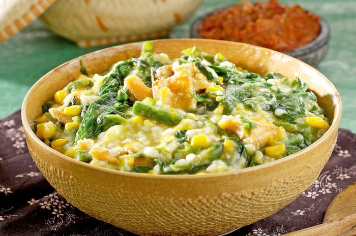 Terdapat soal Bahasa Inggris Kurikulum Merdeka kelas X (SMA) Chapter IV halaman 81, Task 1, Look and Share, materi 'Healthy Food'.
