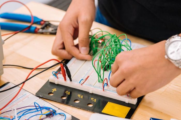 Teknik Elektro merupakan bidang ilmu yang mempelajari listrik dan pengaplikasiannya dalam kehidupan.