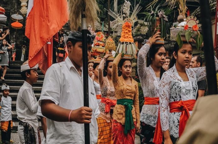 Indonesia merupakan negara yang memiliki keberagaman budaya dengan suku ras yang berbeda pula.