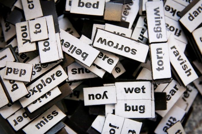 Kata kerja dalam bahasa Inggris terbagi menjadi dua bentuk yaitu regular verb dan iregular verb.