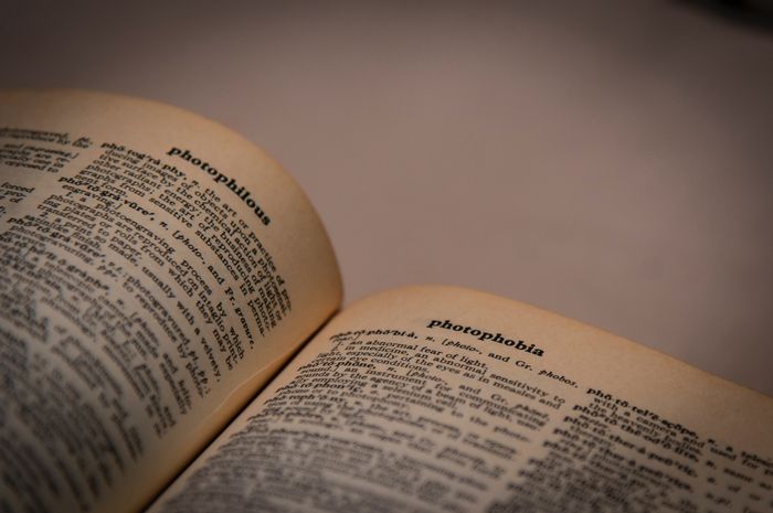 Suffix merupakan imbuhan yang ada di akhir kata atau dalam bahasa Indonesia disebut dengan akhiran.