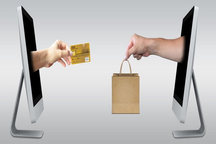 Salah satu dampak modernisasi adalah belanja dapat dilakukan secara online.
