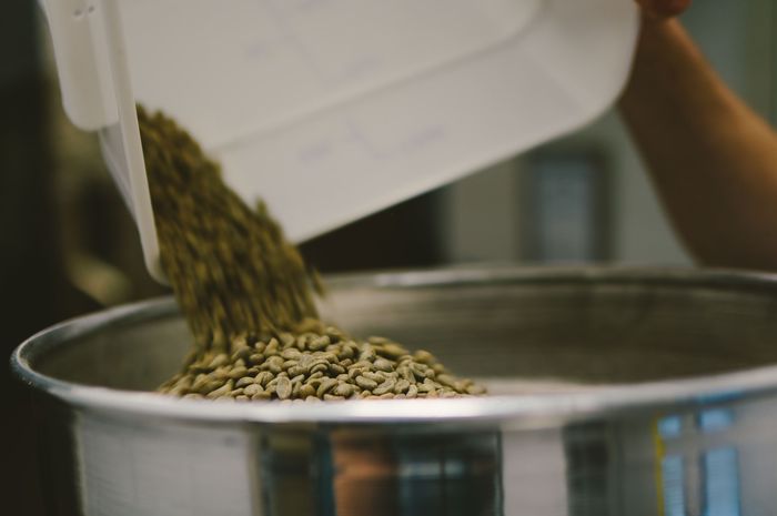 Green coffee memiliki khasiat untuk menurunkan berat badan.