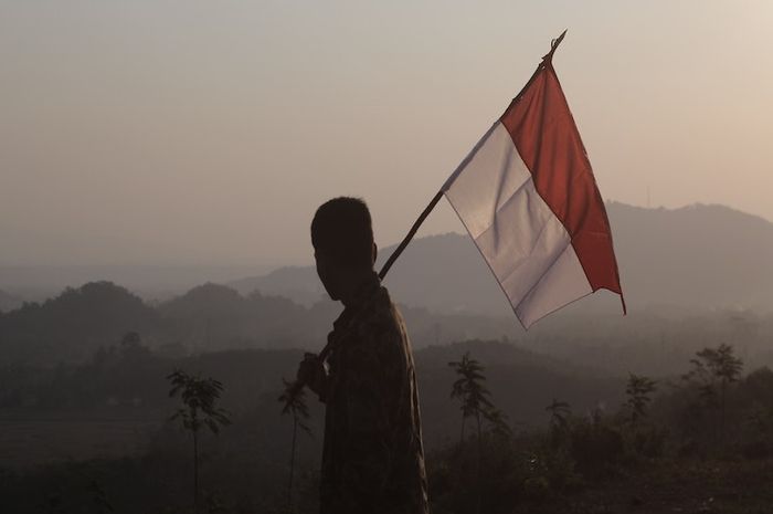 Indonesia adalah negara yang memiliki keberagaman yang harus diwujudkan rasa bangganya oleh bangsa Indonesia