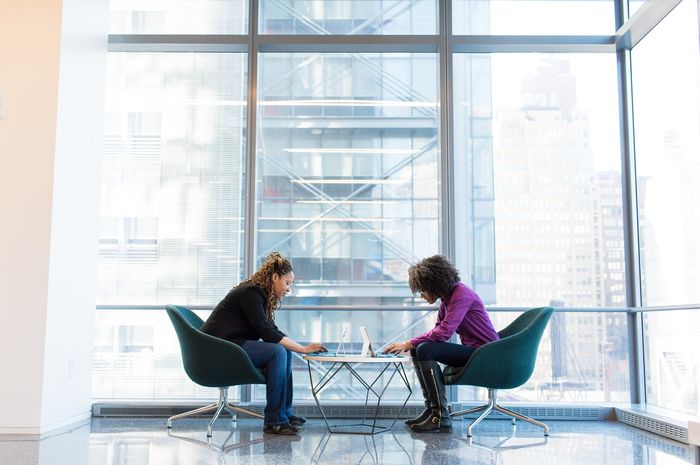 Memberi nasihat dalam bahasa Inggris disebut dengan &quot;give advice&quot;.