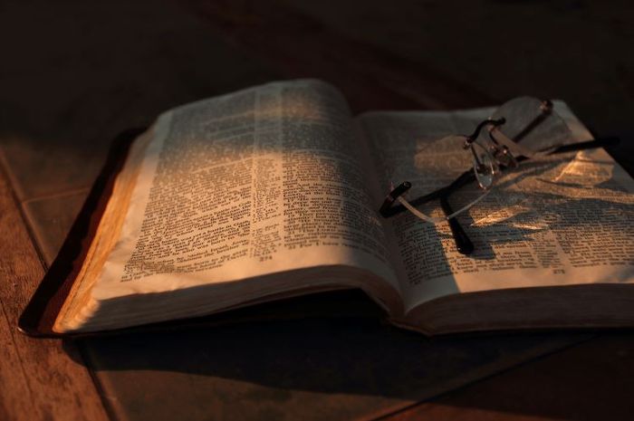 Salah satu jenis narrative text adalah fable, yaitu mengangkat hewan sebagai tokohnya.