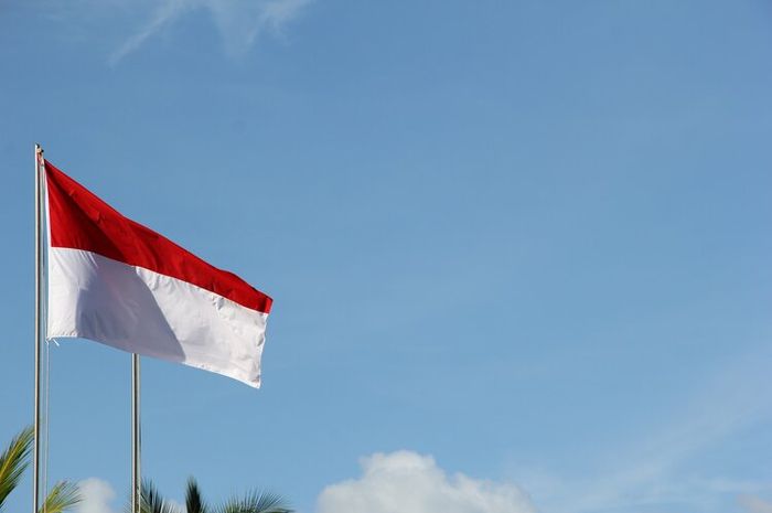 Anggota DPR dalam merumuskan suatu perundang-undangan tidak boleh bertentangan dengan pokok pikiran UUD 1945.
