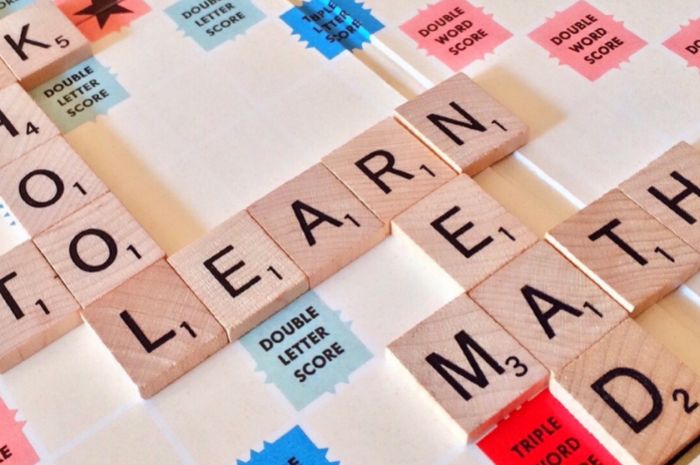 Untuk dapat menyusun kalimat bahasa Inggris, kita perlu memahami aturan penyusunan kalimatnya.