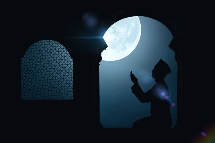 Setiap malam hari selama bulan Ramadan, umat Islam melakukan salat tarawih.
