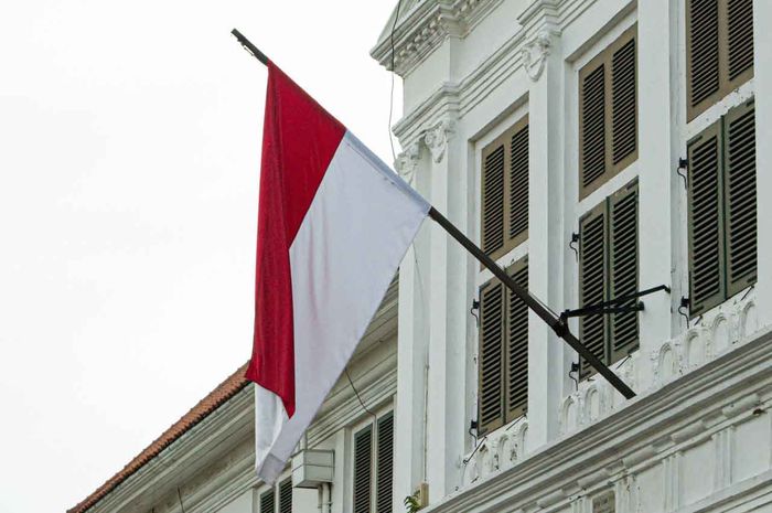 Setiap sila pada pancasila mengandung nilai-nilai yang bisa kita amalkan.