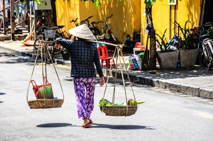 Ada istilah khusus untuk menyebut macam-macam cara membawa dalam bahasa Jawa.