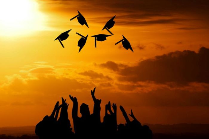 Beberapa universitas berikut masih membuka pendaftaran jalur rapor dan prestasi.
