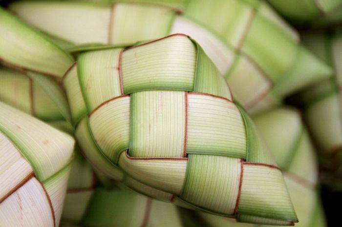 Hidangan ketupat sangat identik dengan momen Lebaran atau Hari Raya Idulfitri.