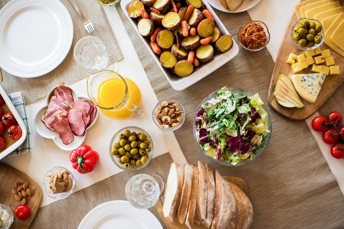 Tipe makanan dalam bahasa Inggris disebut dengan types of food.